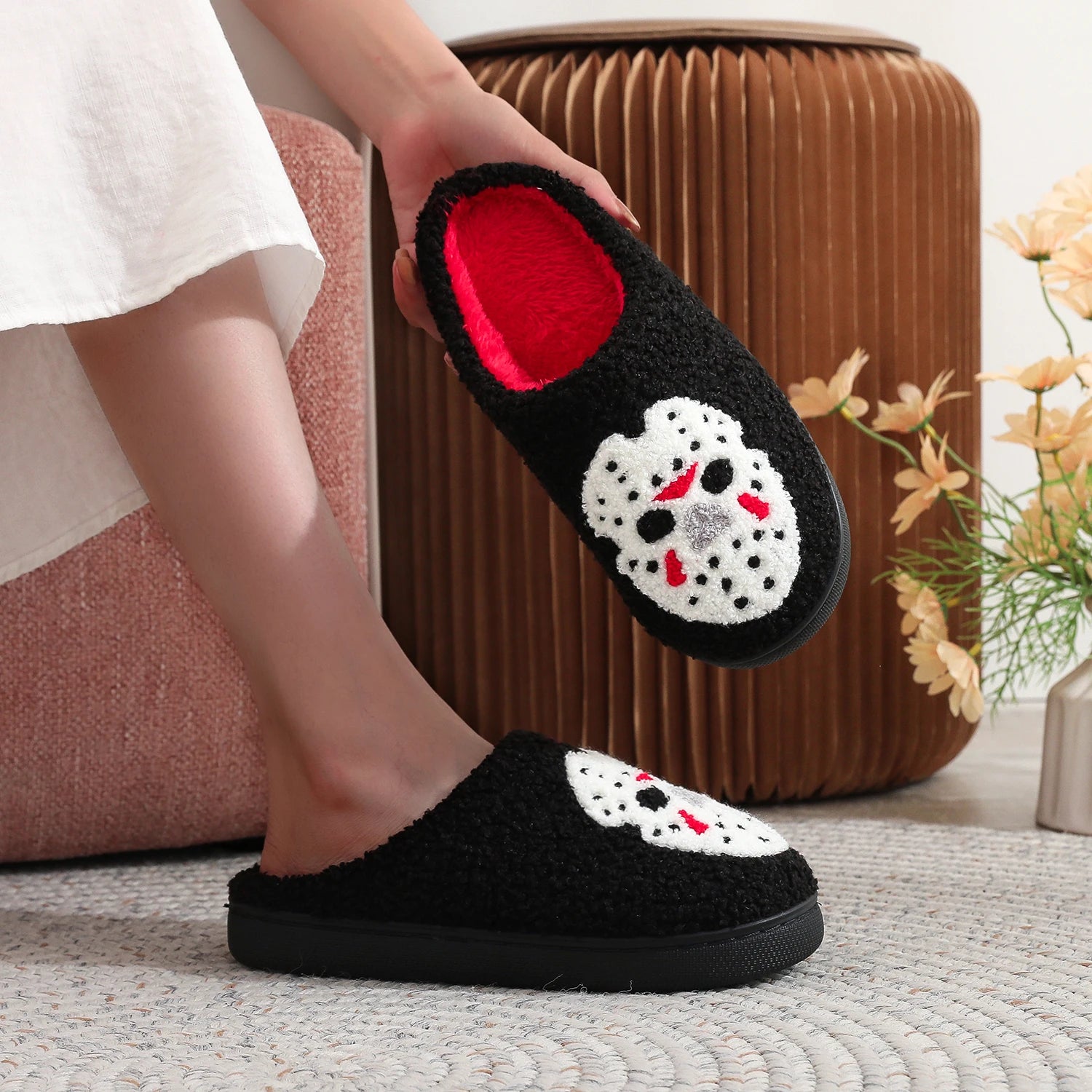 A Pair of Black Halloween Horror Mask Skull Pattern Embroider Plush Home Thick-Soled Comfortable Fur Slippers ..