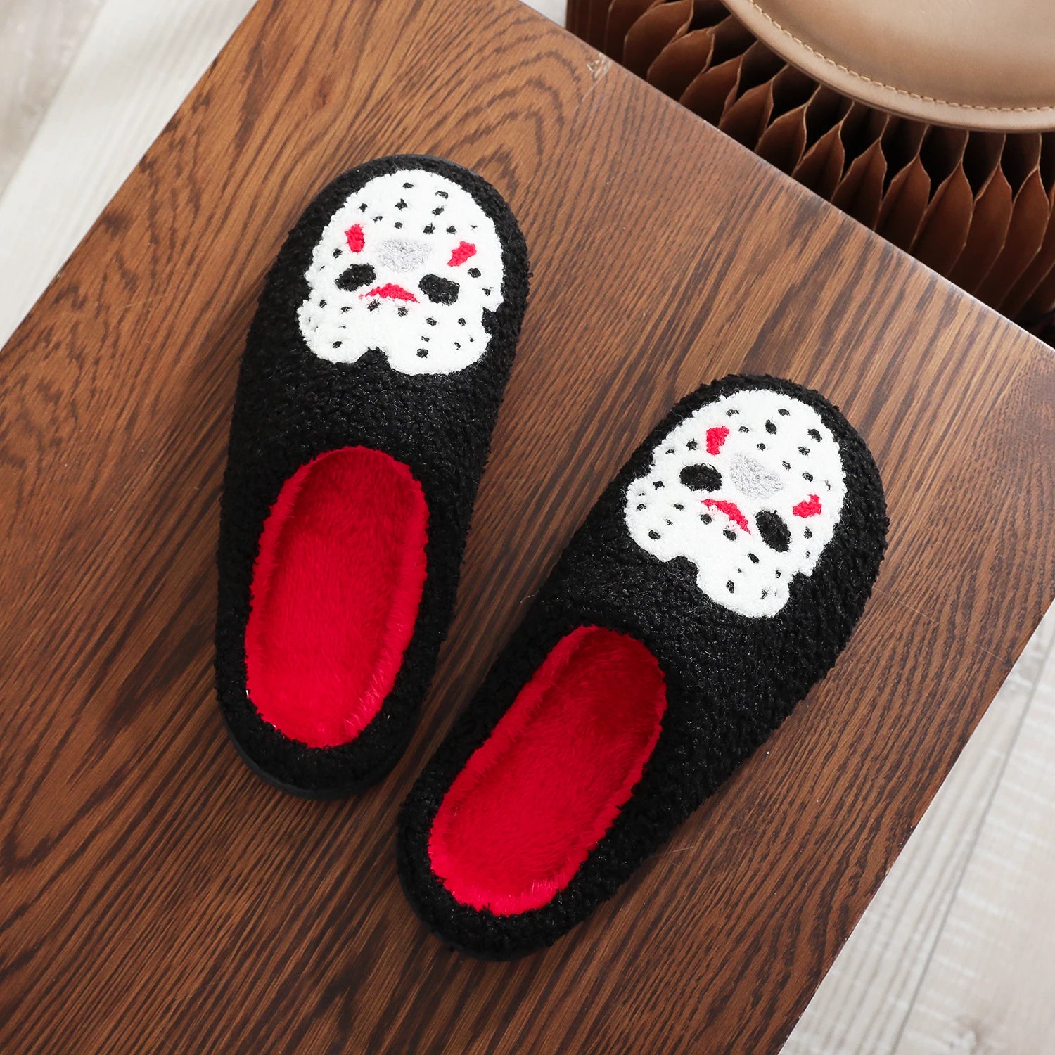 A Pair of Black Halloween Horror Mask Skull Pattern Embroider Plush Home Thick-Soled Comfortable Fur Slippers ..