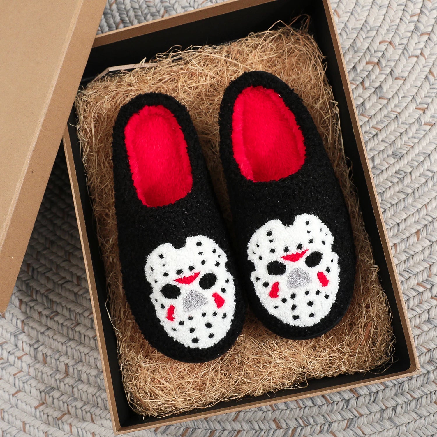 A Pair of Black Halloween Horror Mask Skull Pattern Embroider Plush Home Thick-Soled Comfortable Fur Slippers ..